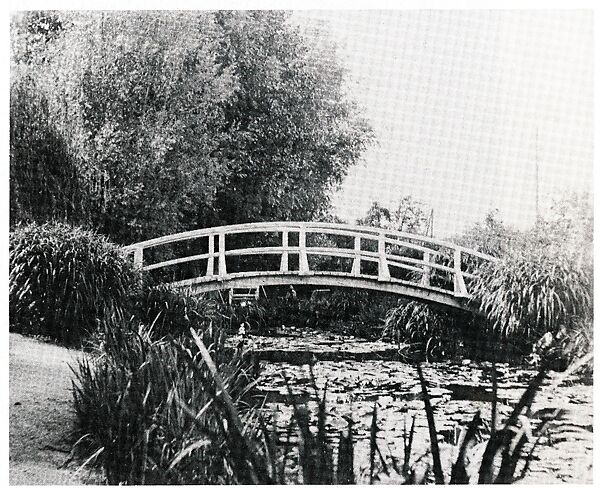 Bridge over a Pond of Water Lilies, Claude Monet (French, Paris 1840–1926 Giverny), Oil on canvas